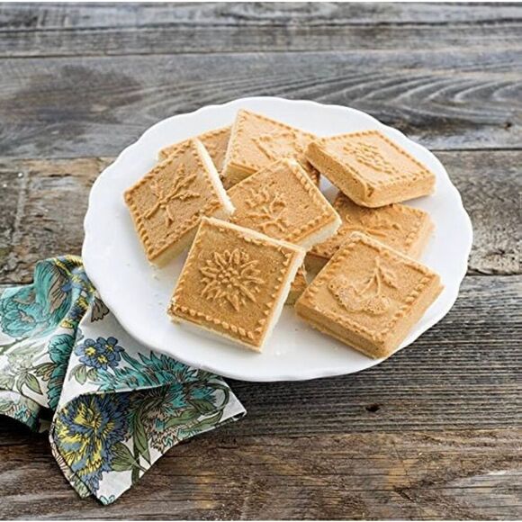 Nordic Ware English Shortbread Pan 9x9 Inches, Non-Stick - Picture 8 of 8